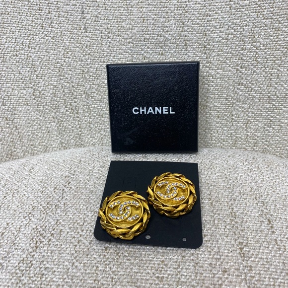 Authentic CHANEL vintage 1990s Gold Plated CC rhinestone Clip on earrings - Picture 10 of 11